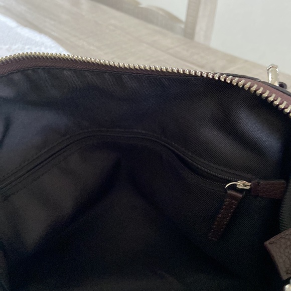 Vince Camuto leather handbag. EUC - Picture 8 of 11